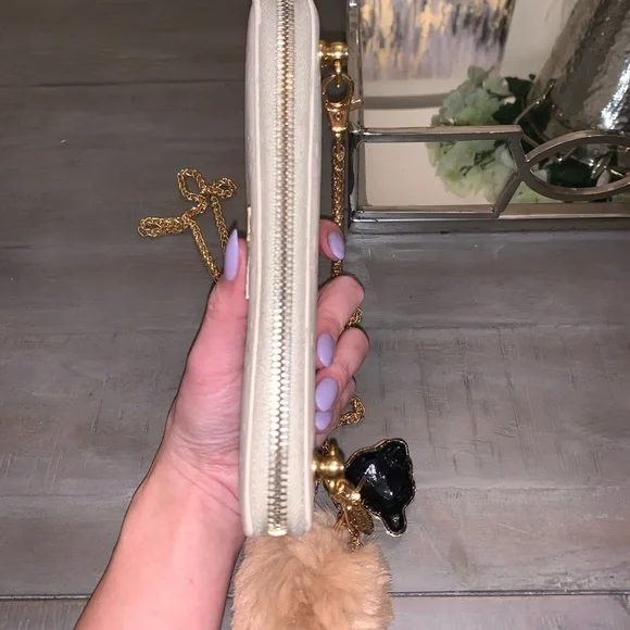 Gucci GG champagne monogram crossbody wallet - Picture 9 of 15